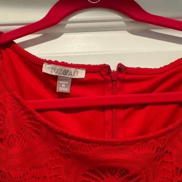 Fun red lace dress - Picture 2 of 2